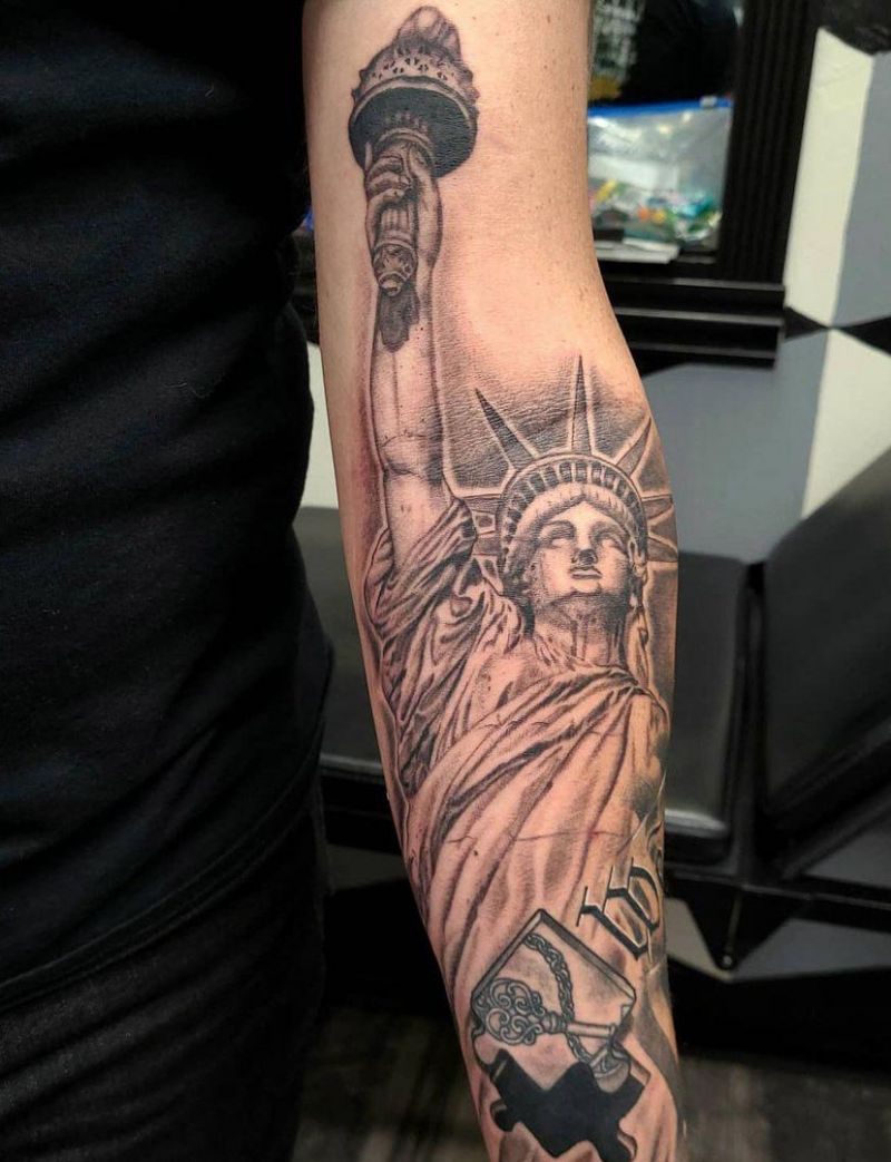 30 Pretty Statue of Liberty Tattoos to Inspire You