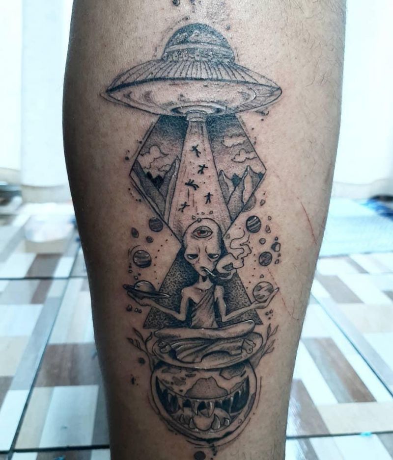 30 Pretty UFO Tattoos You Will Love