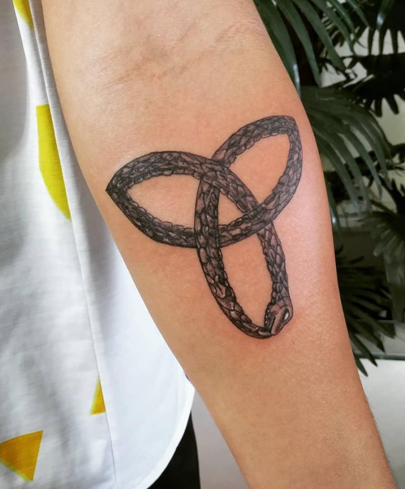 30 Pretty Ouroboros Tattoos for You to Enjoy