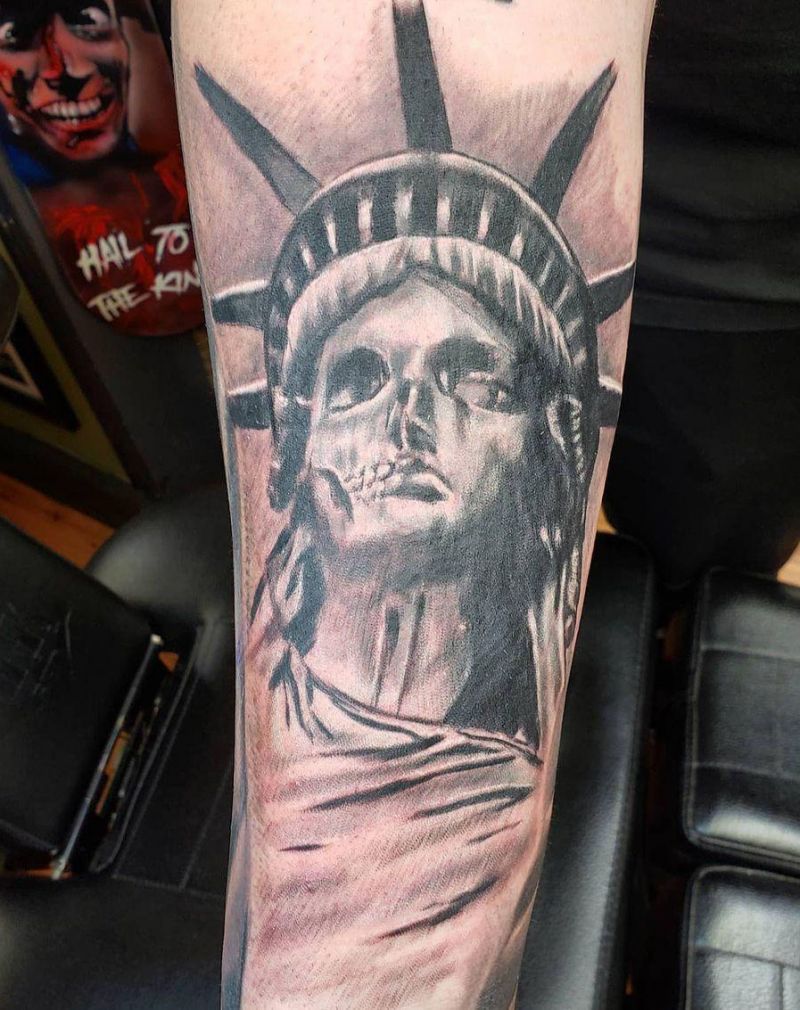 30 Pretty Statue of Liberty Tattoos to Inspire You