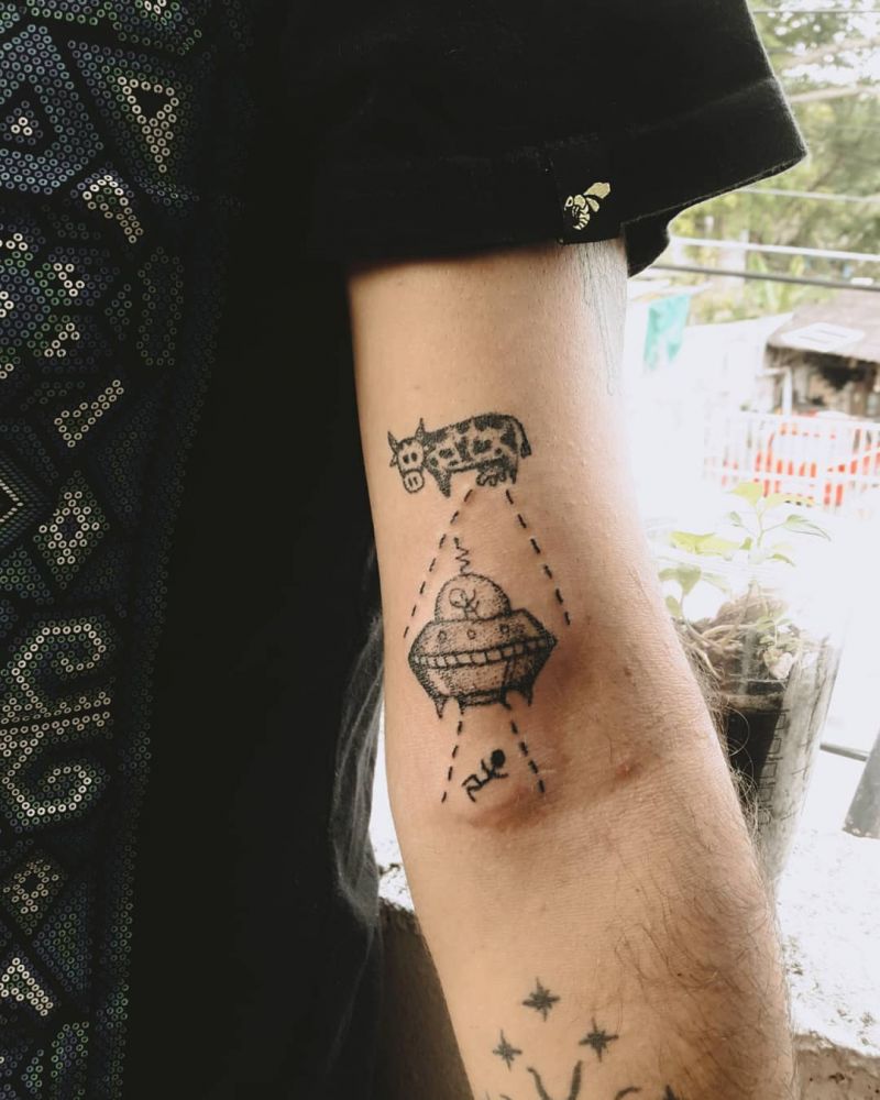 30 Pretty UFO Tattoos You Will Love