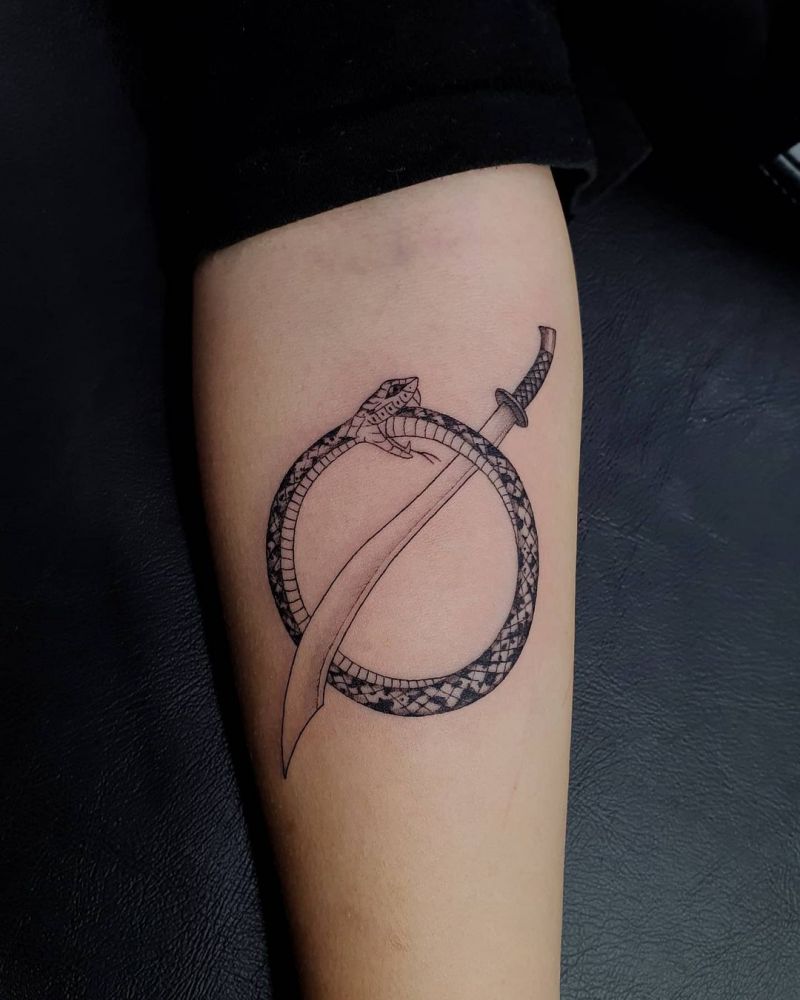 30 Pretty Ouroboros Tattoos for You to Enjoy