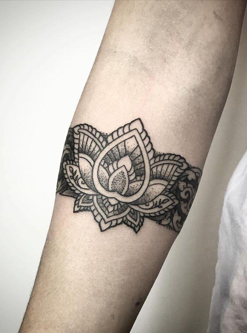 30 Pretty Armband Tattoos to Inspire You