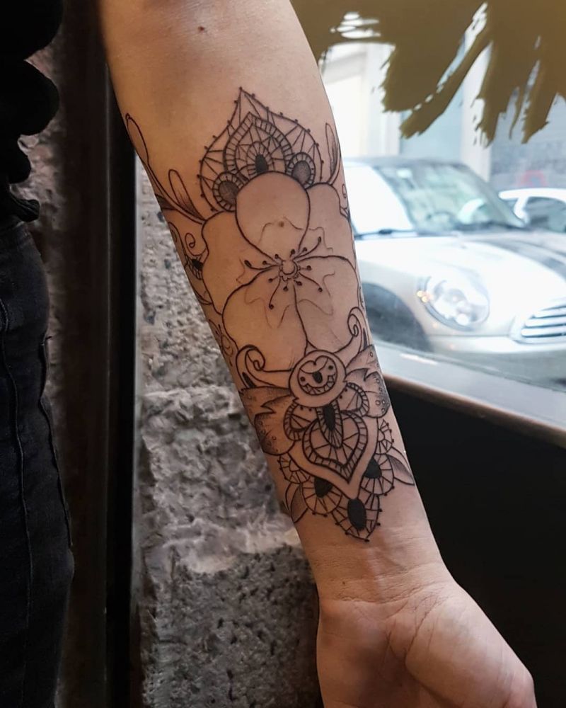 30 Pretty Lace Tattoos That Make You Excited