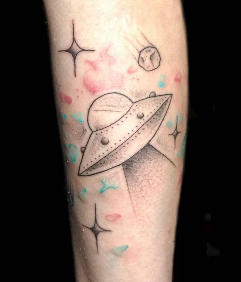 30 Pretty UFO Tattoos You Will Love