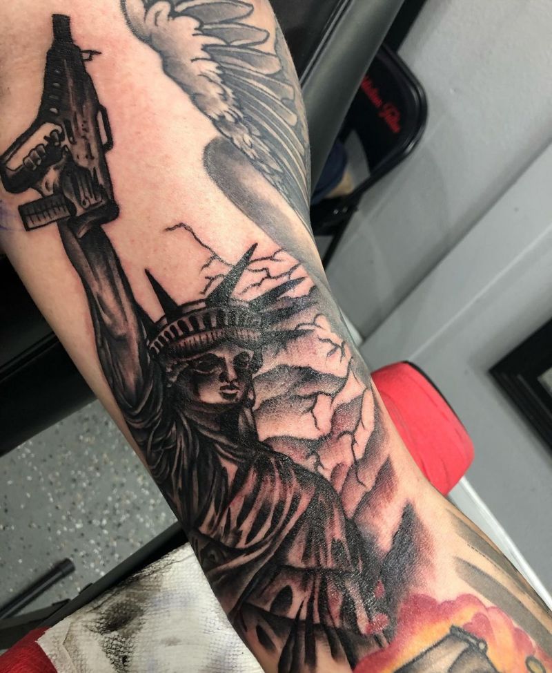 30 Pretty Statue of Liberty Tattoos to Inspire You