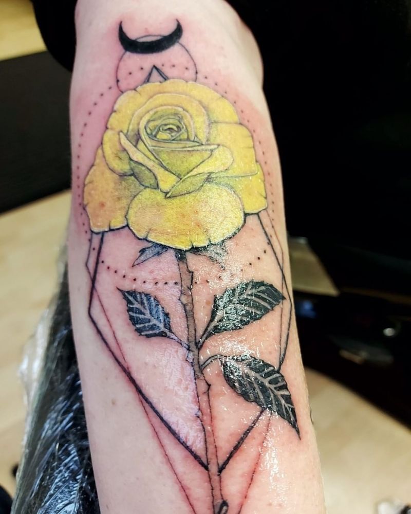 30 Pretty Yellow Rose Tattoos Make You Elegant and Beautiful