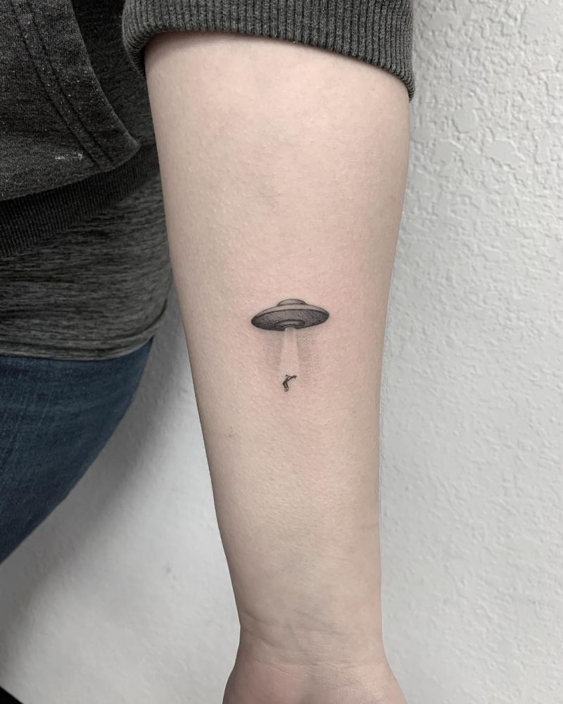 30 Pretty UFO Tattoos You Will Love