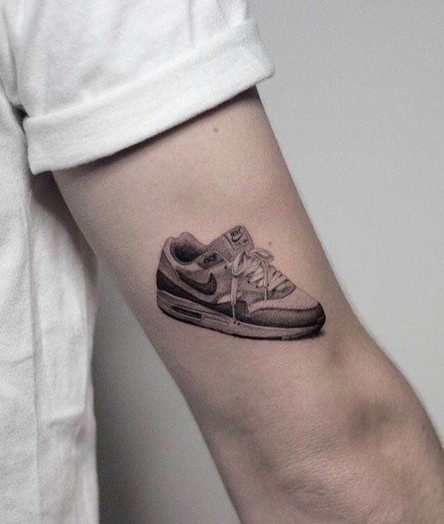 30 Pretty Shoe Tattoos You Will Love