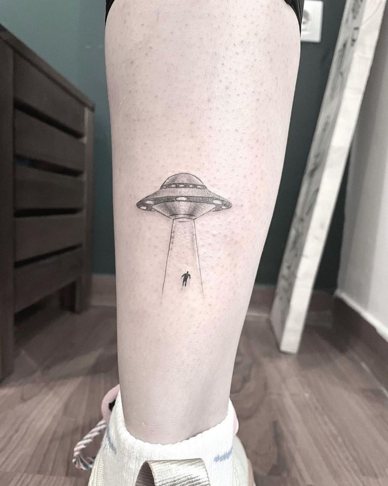 30 Pretty UFO Tattoos You Will Love