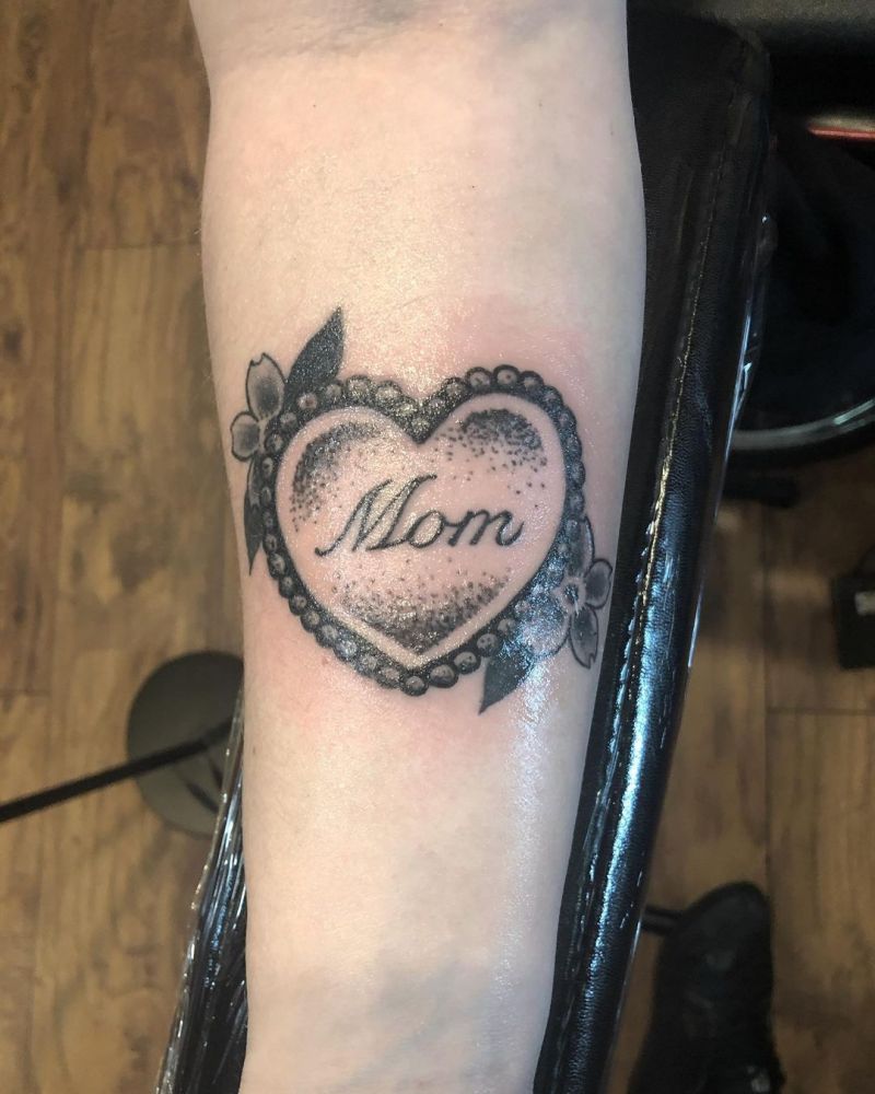 30 Pretty Mom Heart Tattoos You Must Try