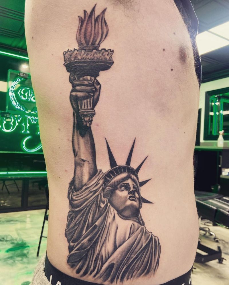 30 Pretty Statue of Liberty Tattoos to Inspire You