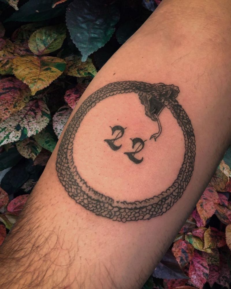 30 Pretty Ouroboros Tattoos for You to Enjoy
