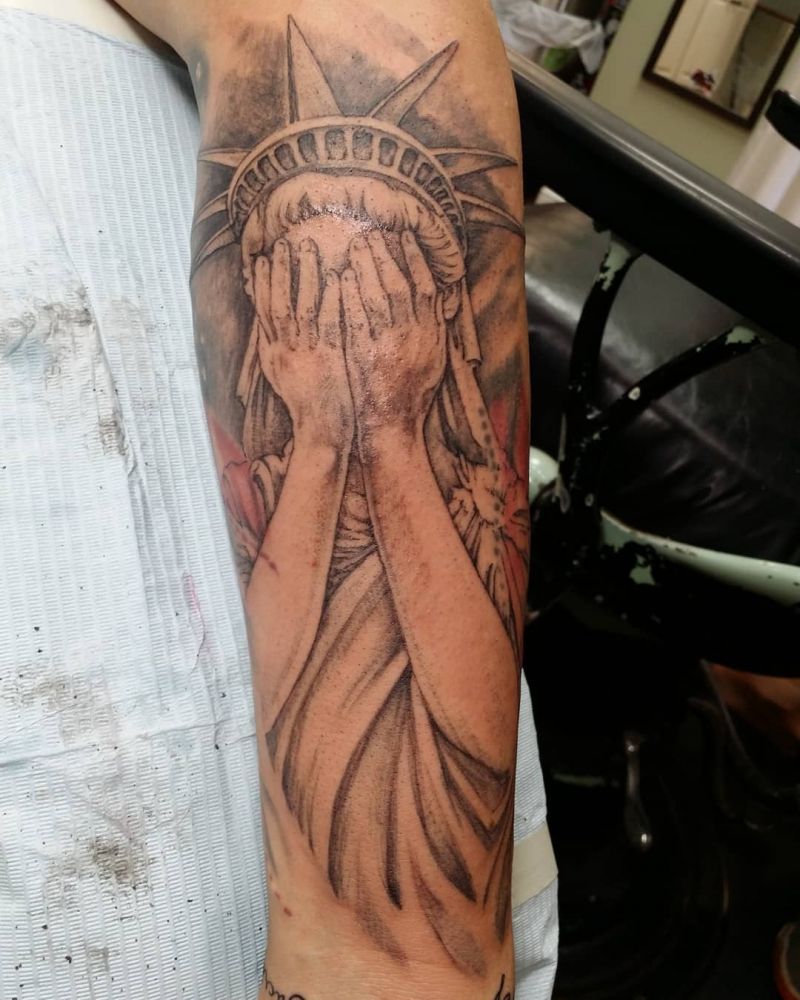 30 Pretty Statue of Liberty Tattoos to Inspire You