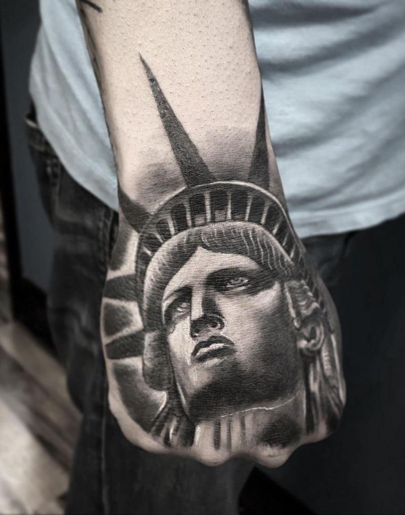 30 Pretty Statue of Liberty Tattoos to Inspire You