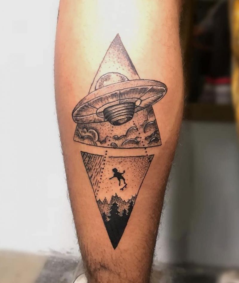 30 Pretty UFO Tattoos You Will Love