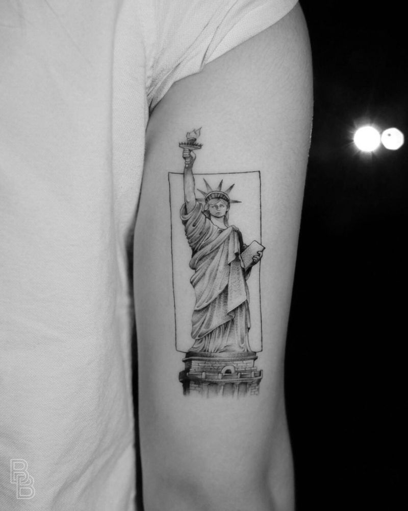 30 Pretty Statue of Liberty Tattoos to Inspire You