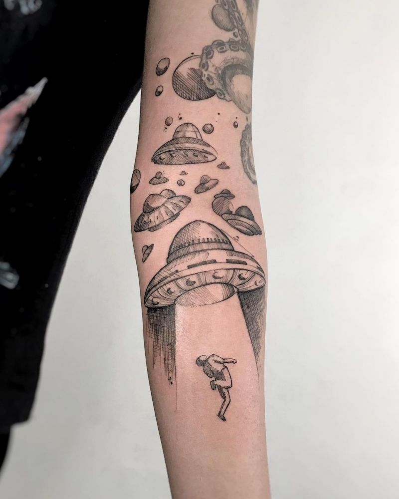 30 Pretty UFO Tattoos You Will Love