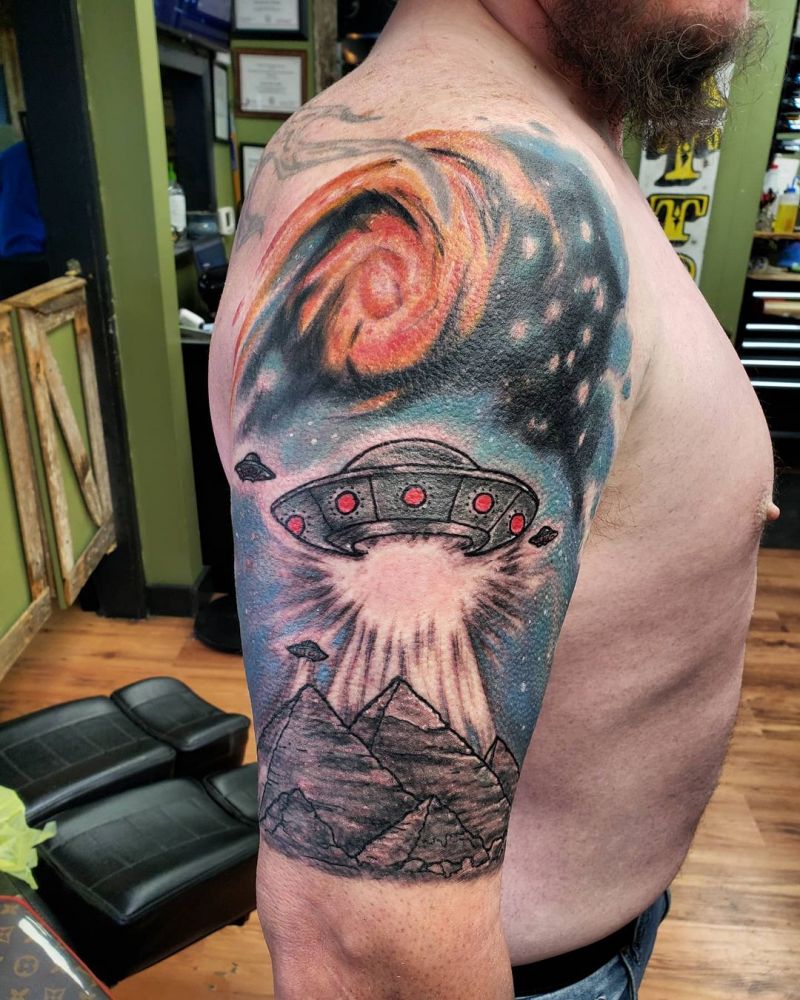 30 Pretty UFO Tattoos You Will Love