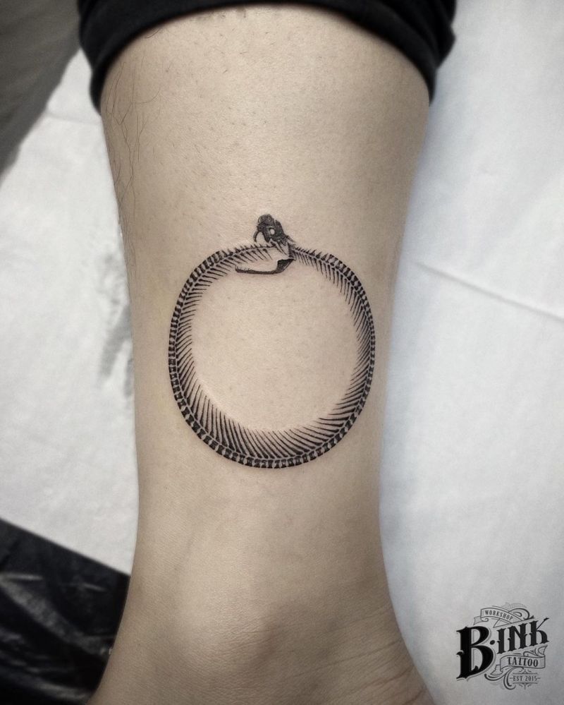 30 Pretty Ouroboros Tattoos for You to Enjoy