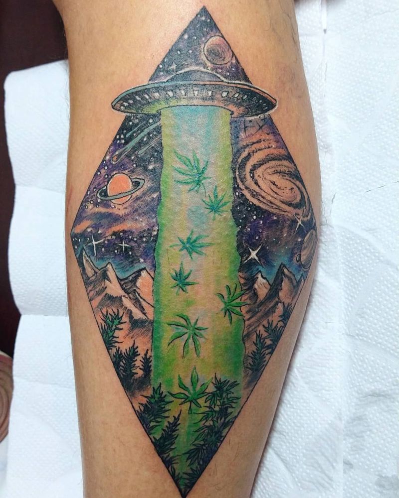 30 Pretty UFO Tattoos You Will Love