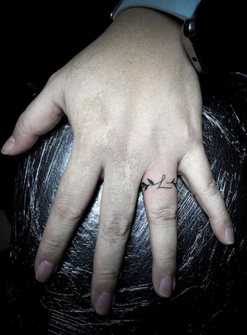 30 Pretty Ring Tattoos You Will Love