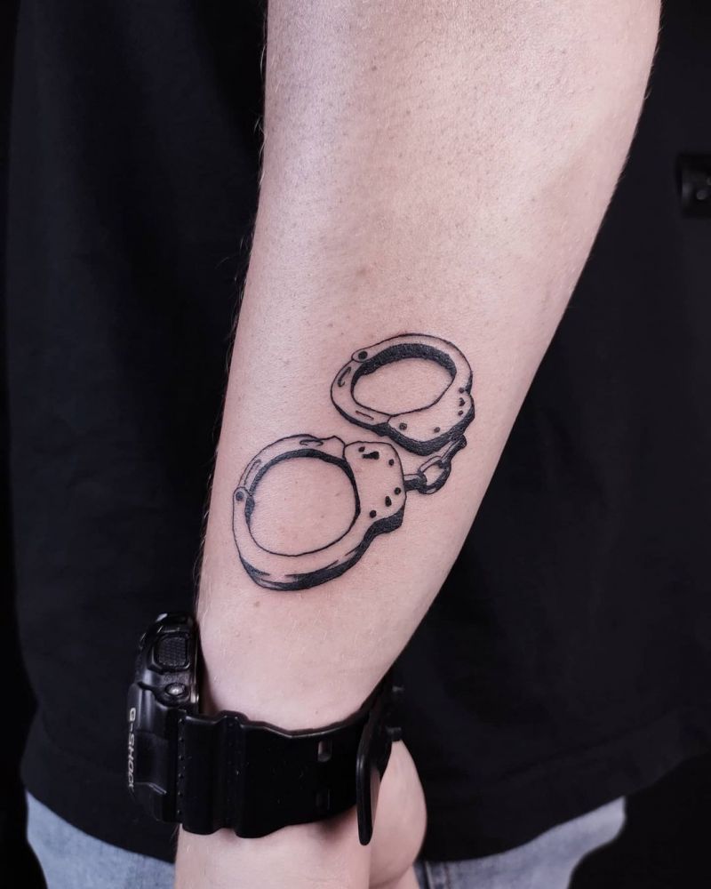 30 Perfect Handcuff Tattoos Make You Yearn for Freedom