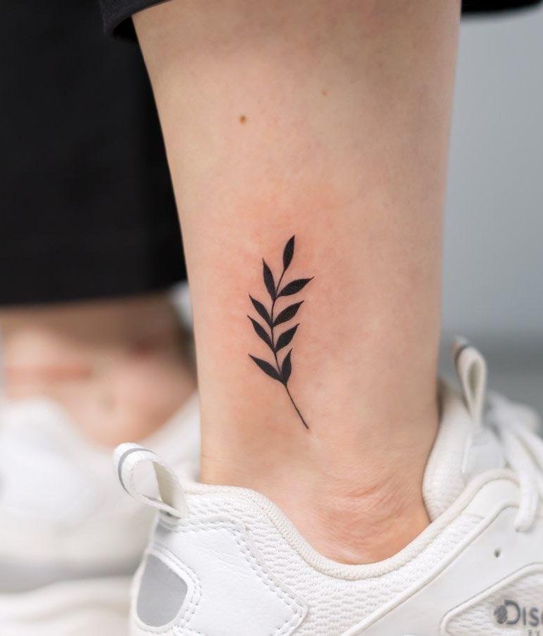 30 Pretty Laurel Tattoos to Inspire You