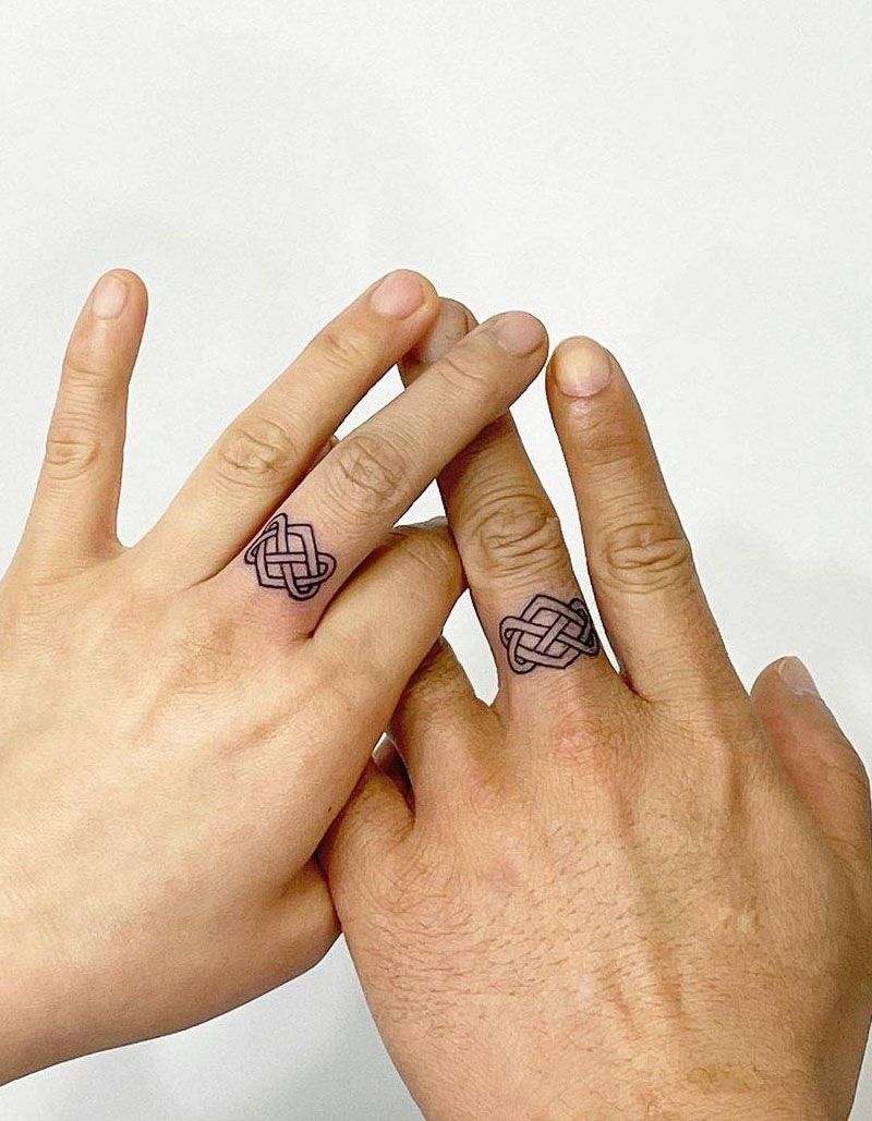 30 Pretty Ring Tattoos You Will Love