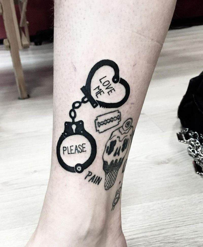 30 Perfect Handcuff Tattoos Make You Yearn for Freedom