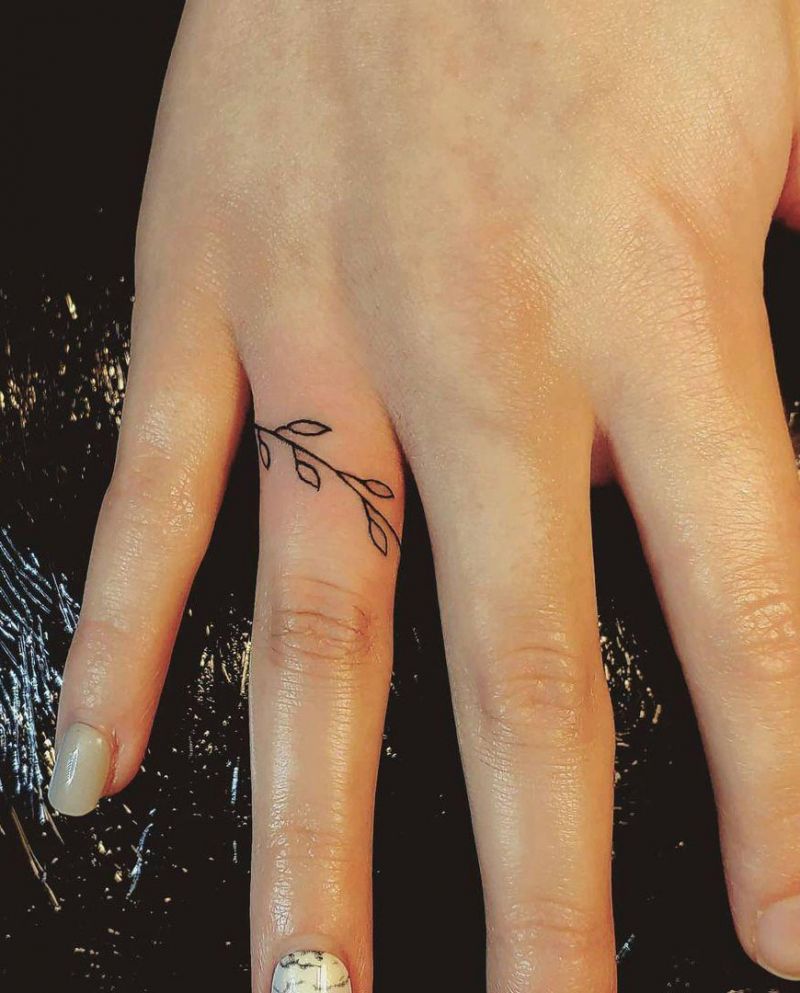 30 Pretty Ring Tattoos You Will Love