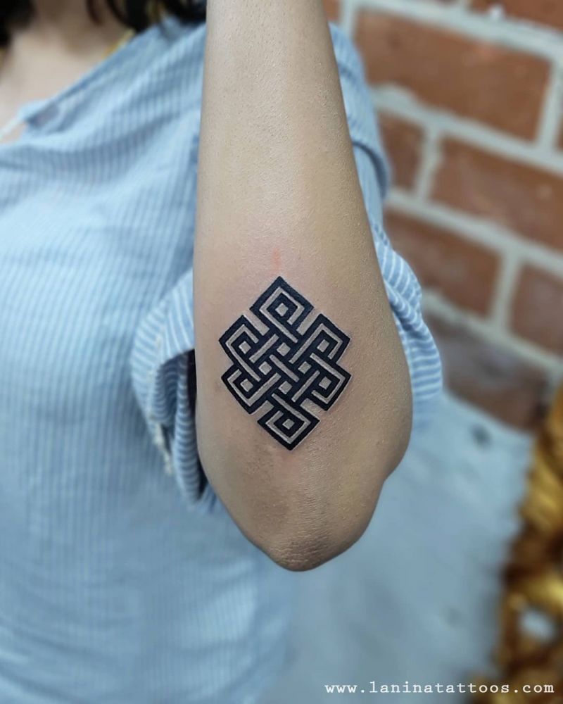 30 Pretty Endless Knot Tattoos You Must Try