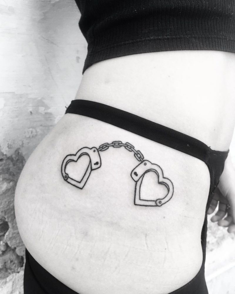 30 Perfect Handcuff Tattoos Make You Yearn for Freedom