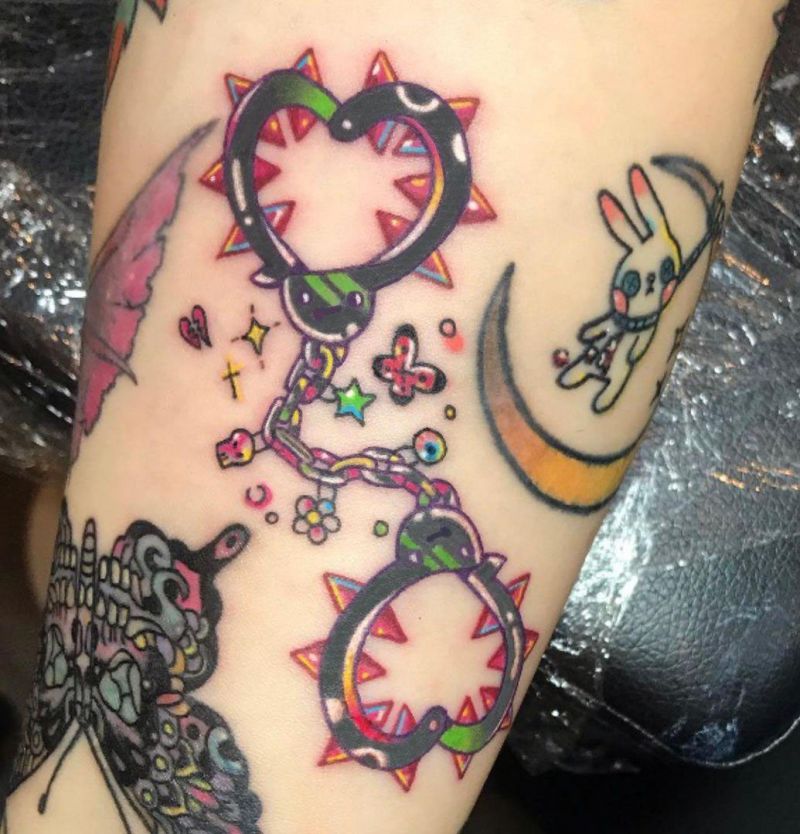 30 Perfect Handcuff Tattoos Make You Yearn for Freedom