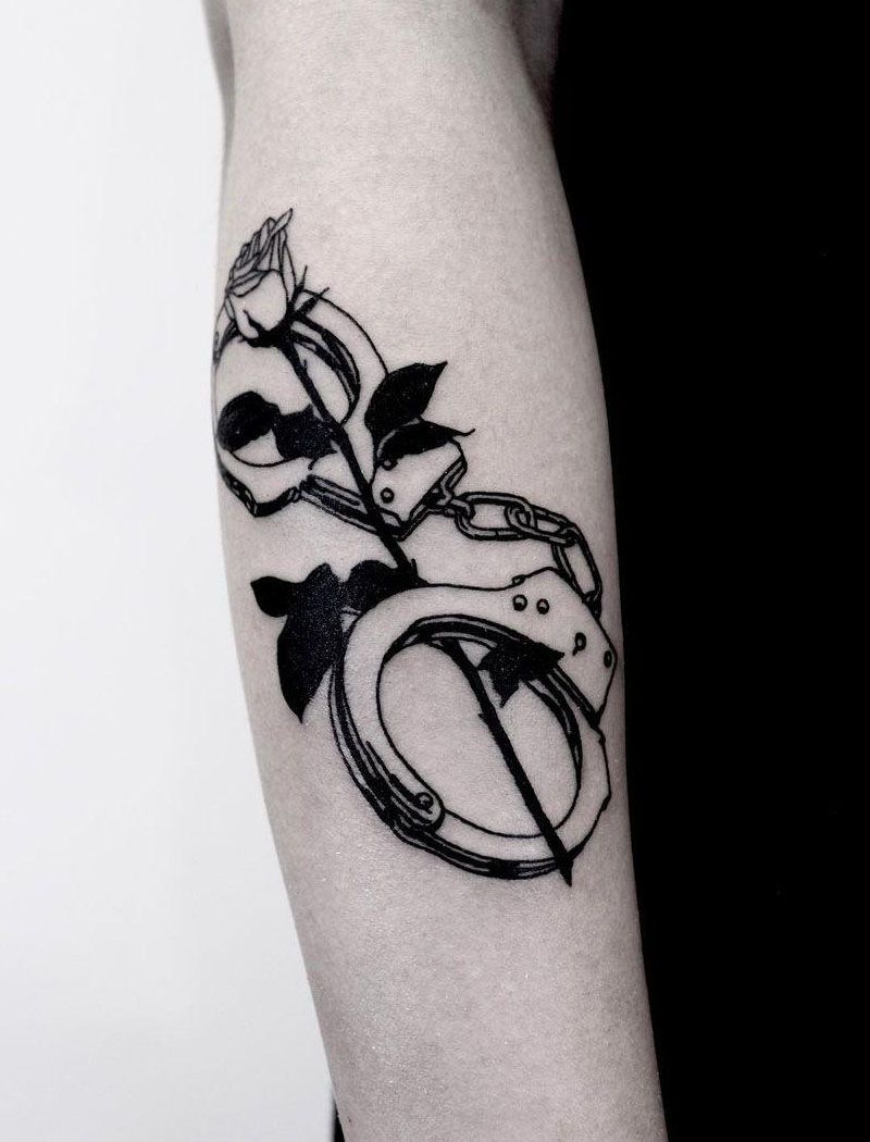 30 Perfect Handcuff Tattoos Make You Yearn for Freedom