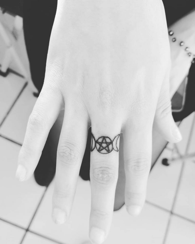 30 Pretty Ring Tattoos You Will Love