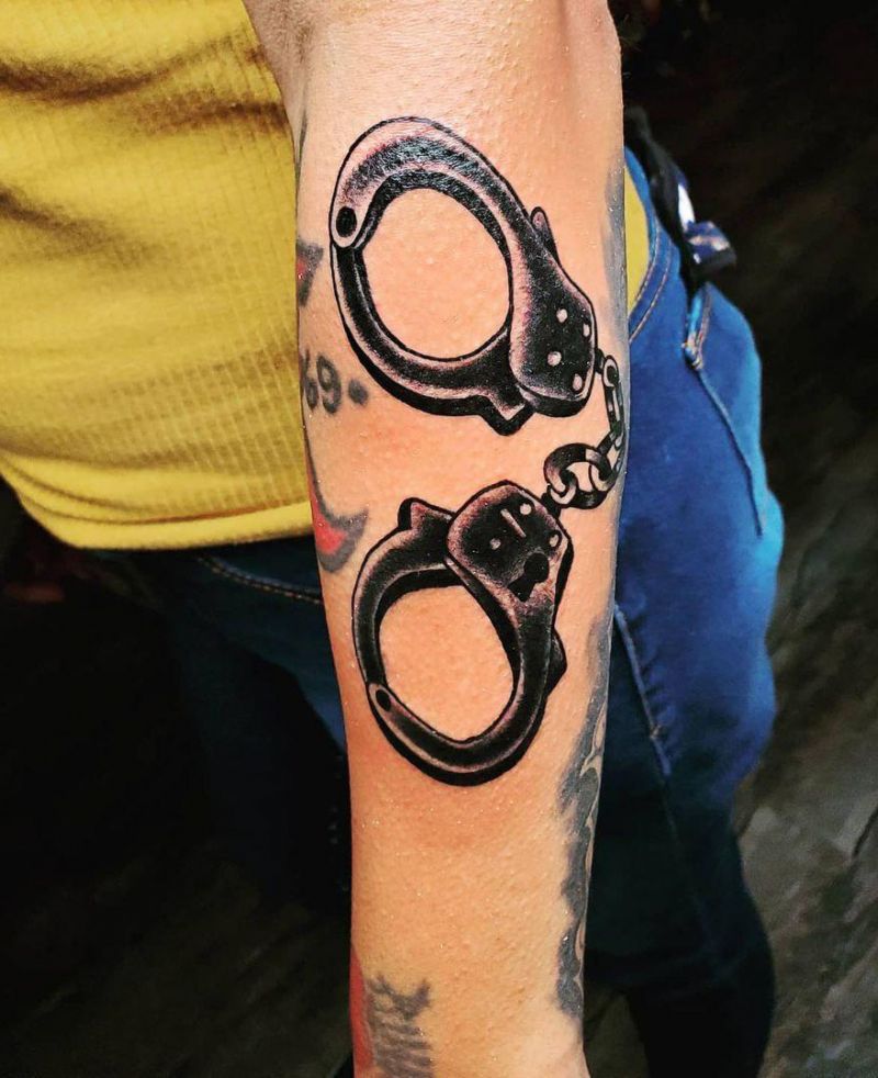 30 Perfect Handcuff Tattoos Make You Yearn for Freedom