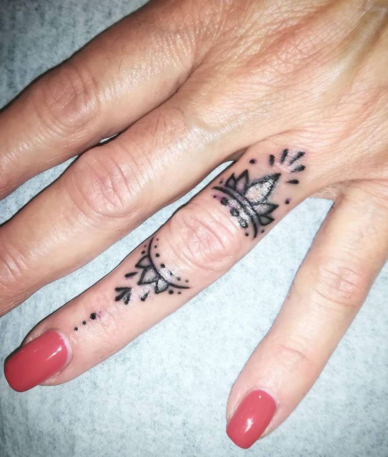 30 Pretty Ring Tattoos You Will Love