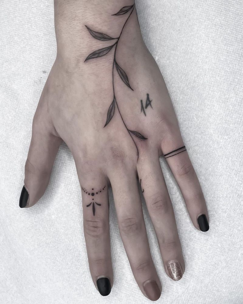 30 Pretty Ring Tattoos You Will Love