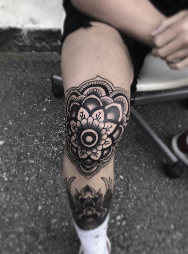 30 Pretty Knee Tattoos You Can Copy