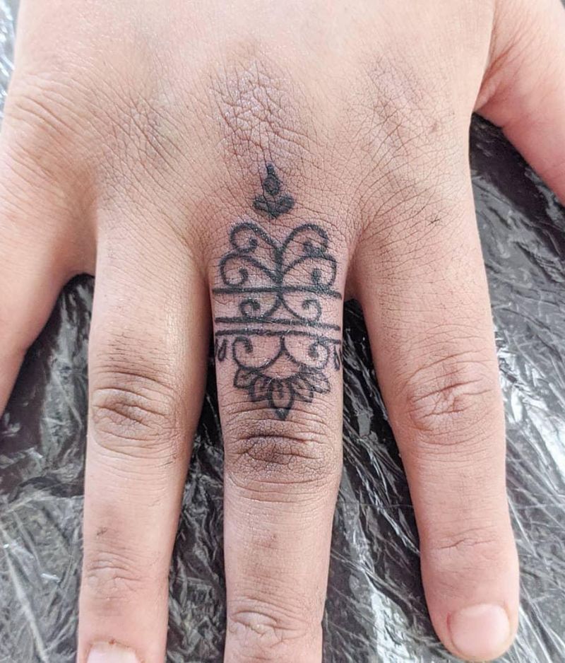 30 Pretty Ring Tattoos You Will Love