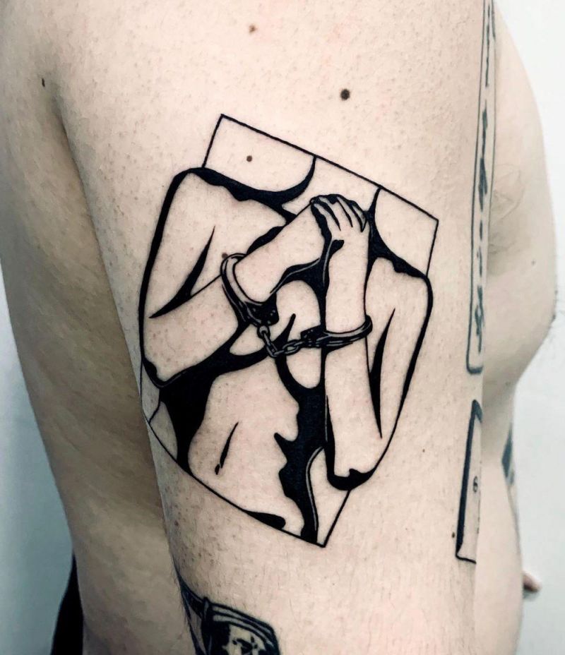 30 Perfect Handcuff Tattoos Make You Yearn for Freedom