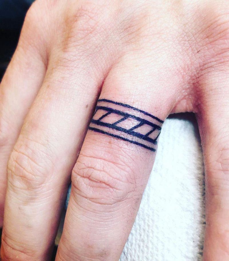 30 Pretty Ring Tattoos You Will Love