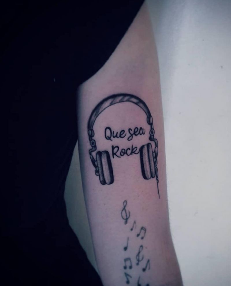 30 Pretty Headphones Tattoos You Will Love