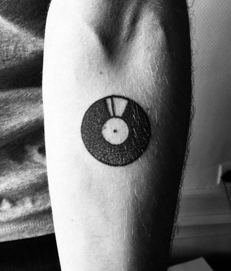 30 Pretty Vinyl Tattoos You Must Try