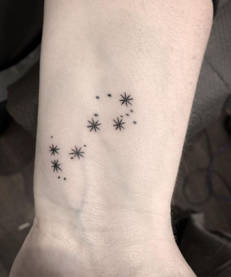 30 Pretty Wrist Tattoos to Inspire You