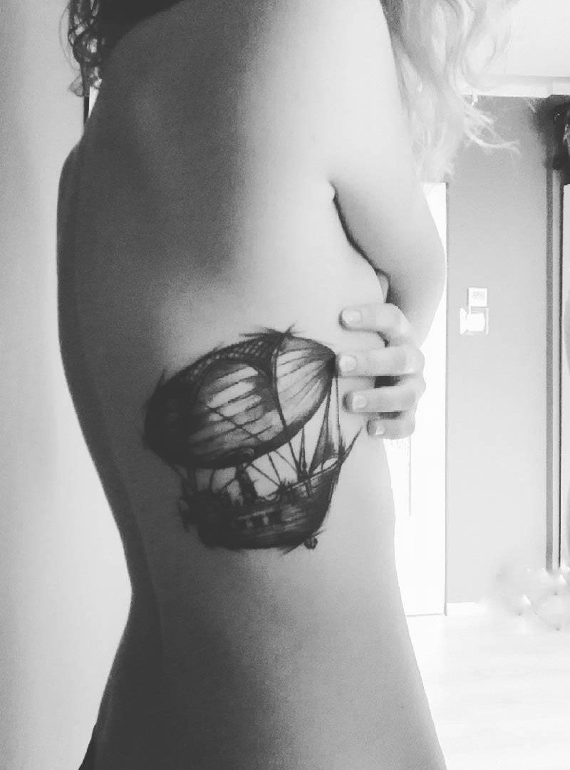 30 Pretty Airship Tattoos to Inspire You