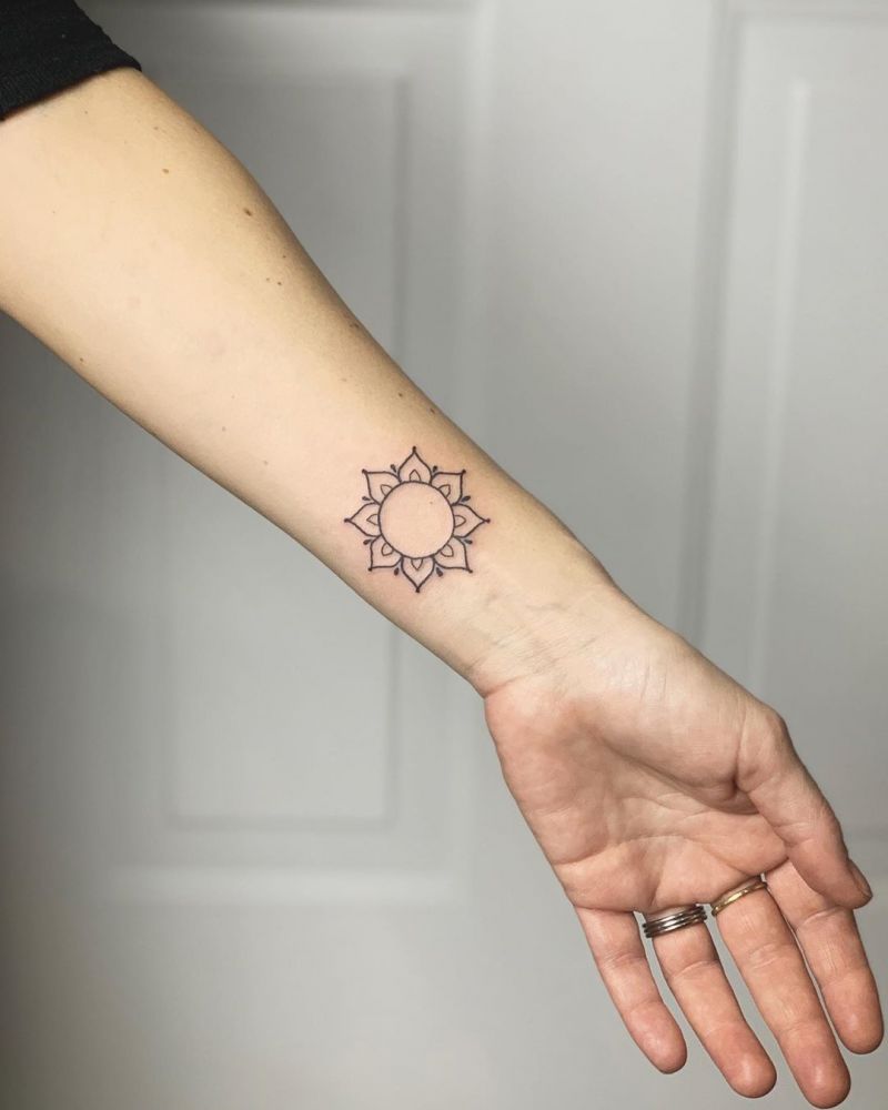 30 Pretty Wrist Tattoos to Inspire You