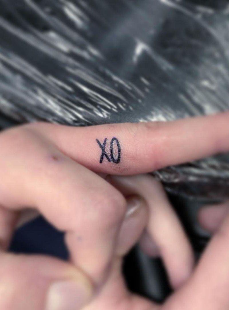 30 Pretty XO Tattoos You Can Copy