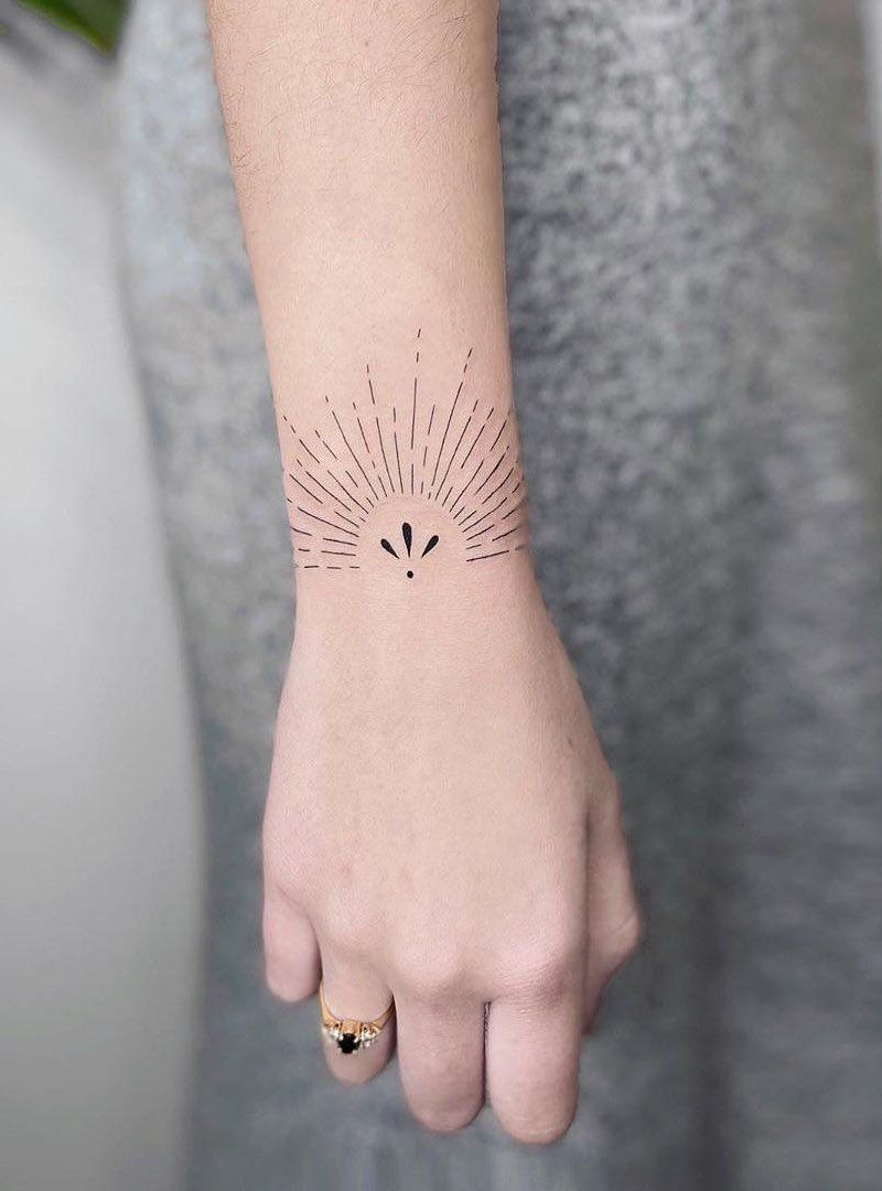30 Pretty Wrist Tattoos to Inspire You